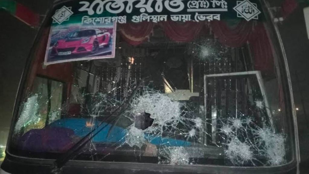 নরসিংদীতে বিএনপি নেতাকর্মীবাহী বাসে হামলা